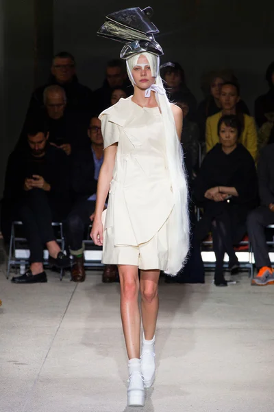 Look 3